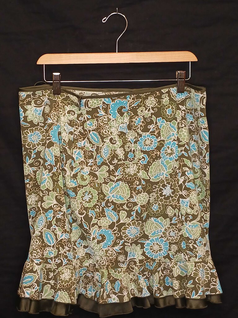 Daisy Fuentes Short Paisley Skirt