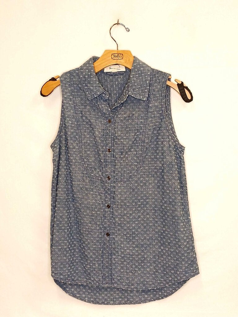 Vince Camuto Sleeveless Button Up Top