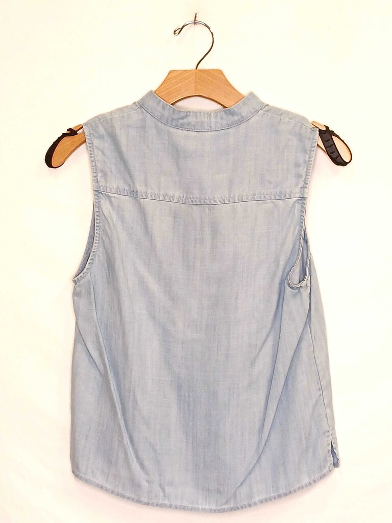 Gianni Bini Sleeveless Button Up Top