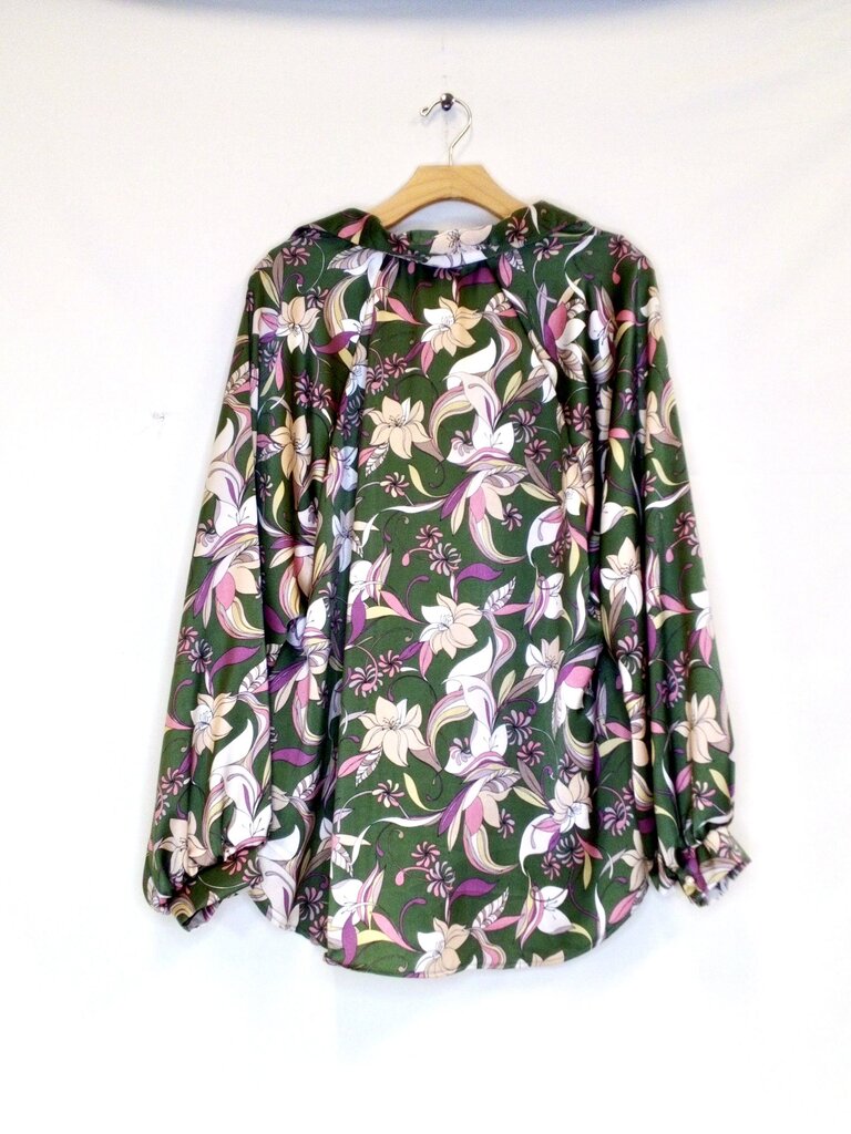 Pixi + Ivy Long Sleeve Floral V Neck Blouse
