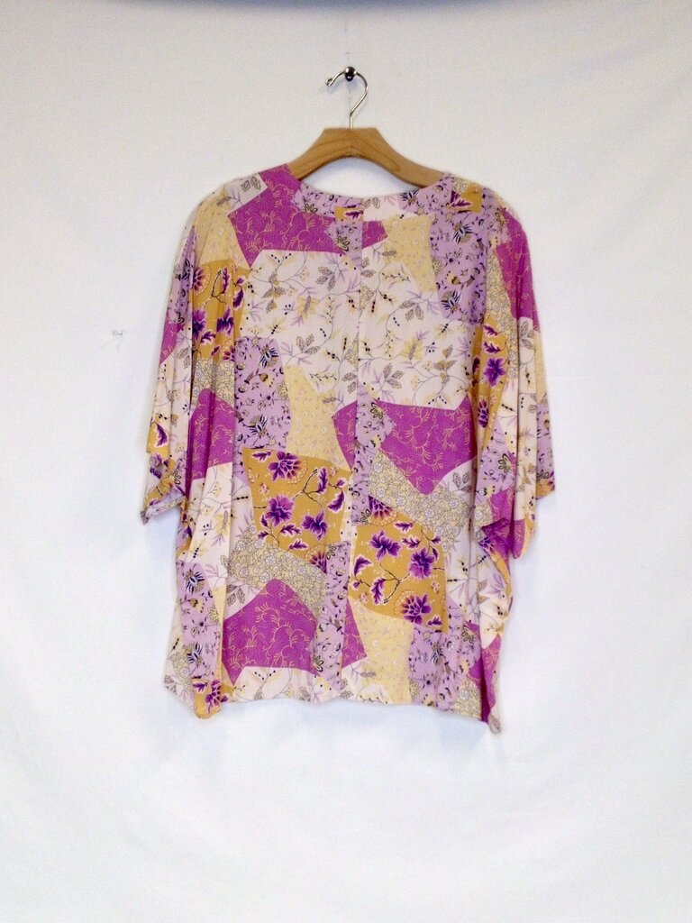 Pixi + Ivy V Neck Short Sleeve Patterned Floral Blouse
