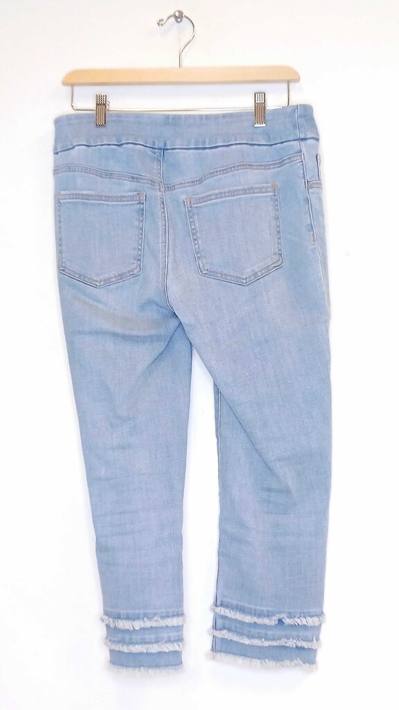 Chicos Fringe Ends Capri Jeggings Light Wash