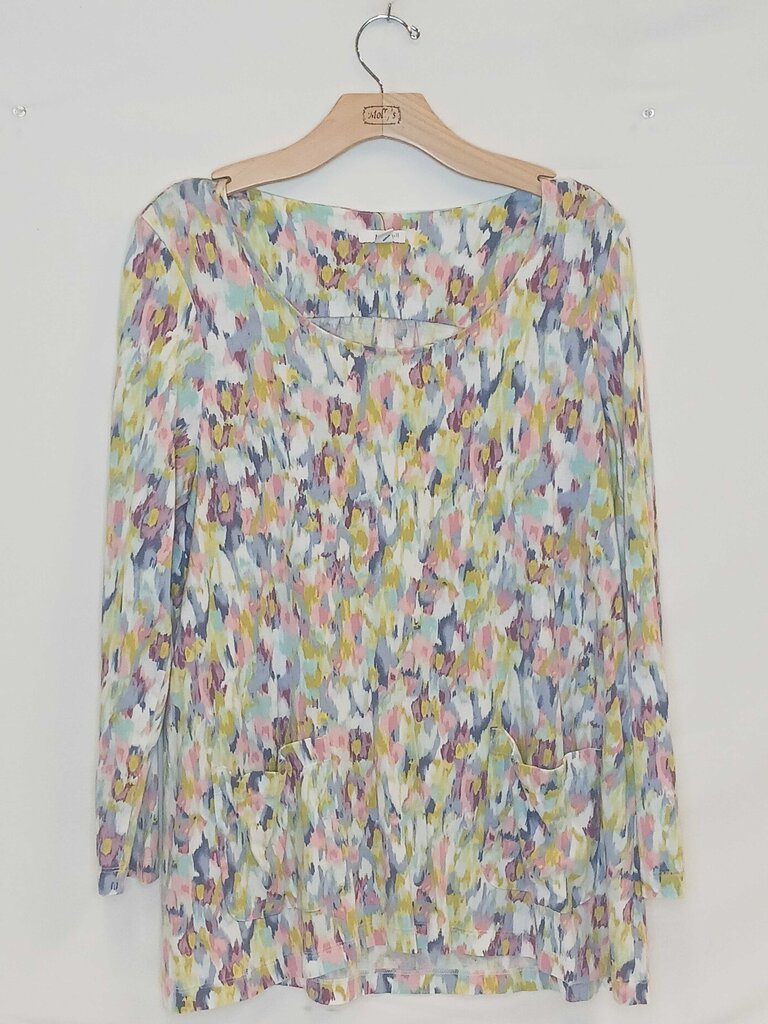 Patterned Top W Pockets