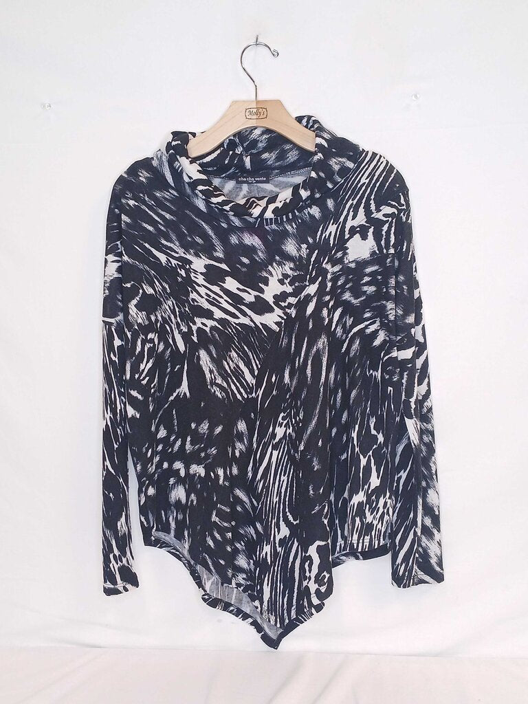 Cha Cha Vente Patterned Long Sleeve Top