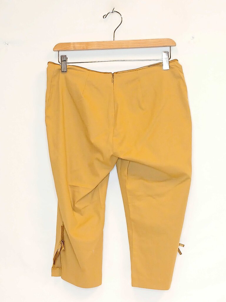 Betsey Johnson Bow Capris