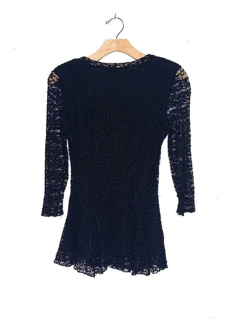 Elegantissimo Fitted Lace Long Sleeve Top