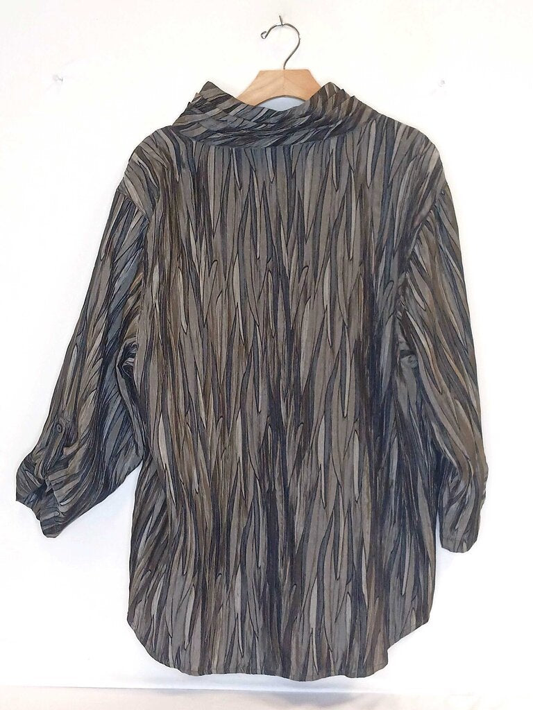 Peter Nygard Textured Triple Collared Long Sleeve Button up Top