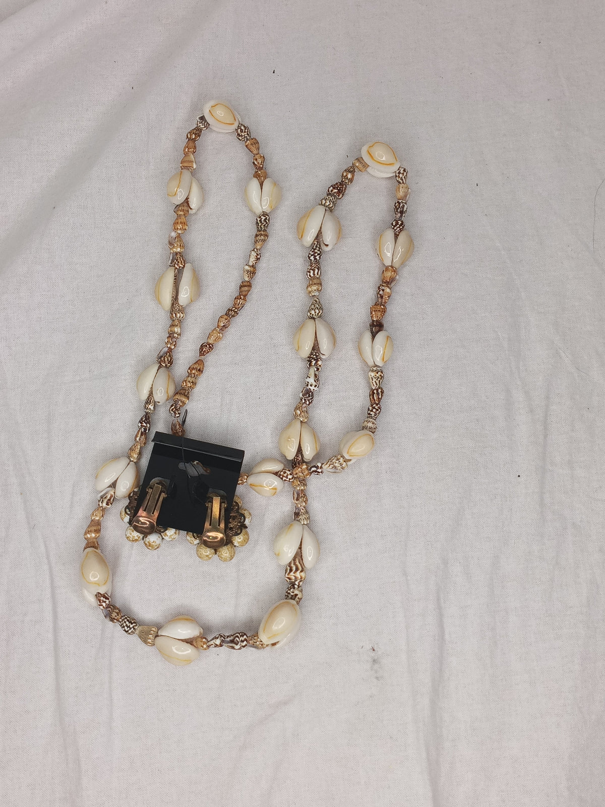 Vintage Shell Necklace & Earrings Set
