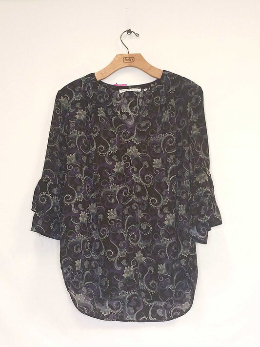 Violet + Claire V Neck 3/4 Sleeve Blouse