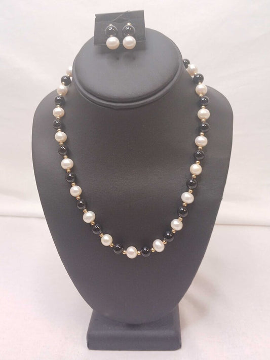Pearl and Onyx 14k Gold Necklace and Earring Set