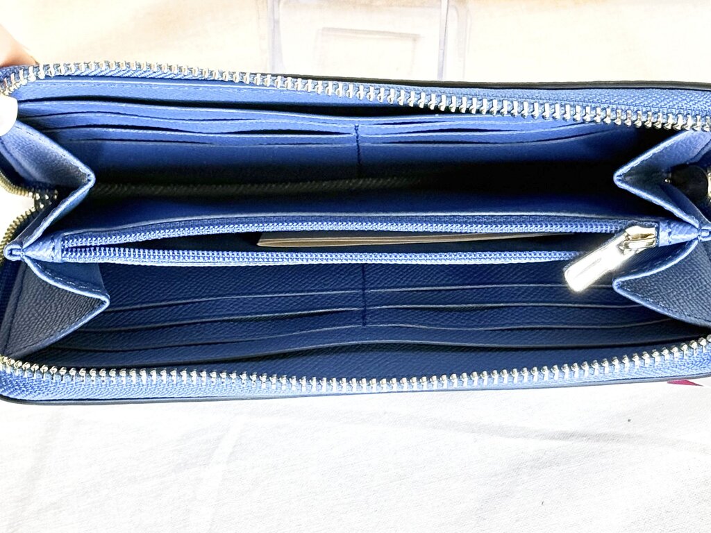 Coach Pebbled Leather Bi Fold Zip Wallet