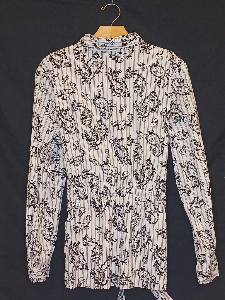 Liz Claiborne Long Sleeve Button Up Top
