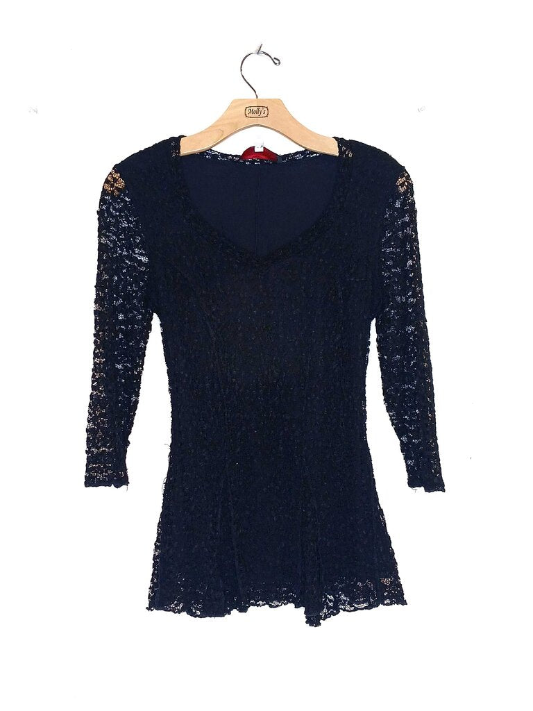 Elegantissimo Fitted Lace Long Sleeve Top