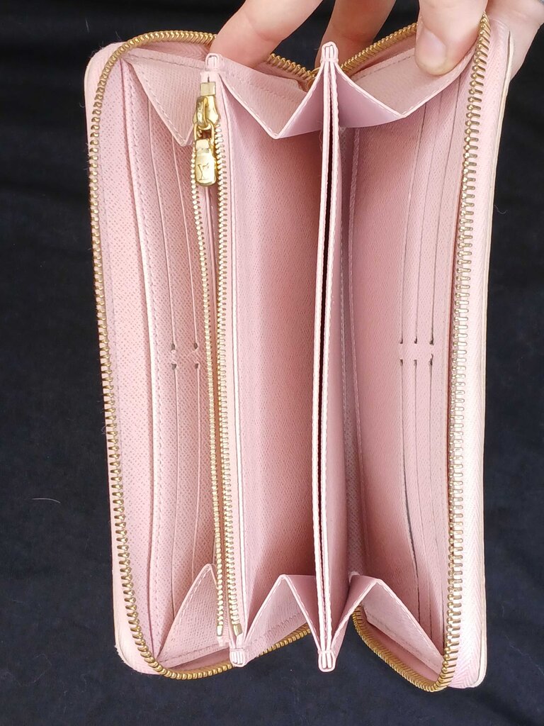 Louis Vuitton Very Good Condition Damier Azur Zippy Wallet