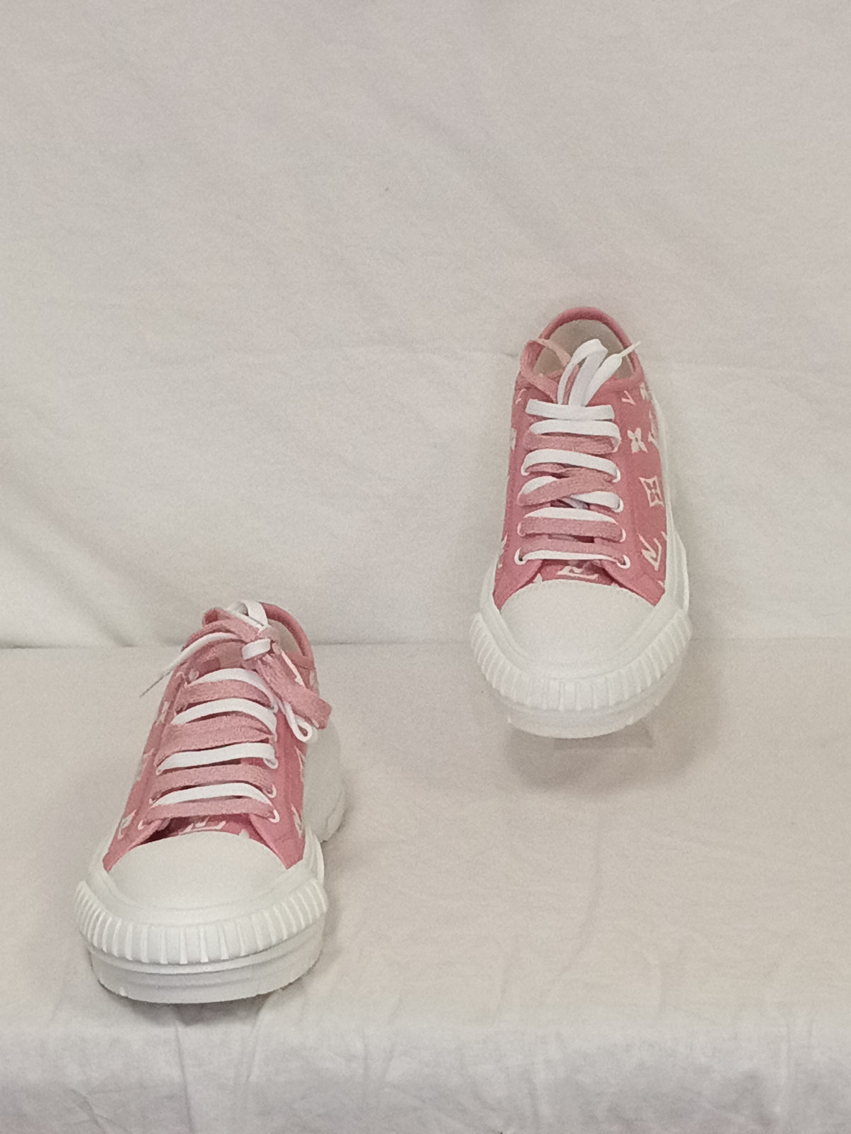 Louis Vuitton Squad Low Top Shoes