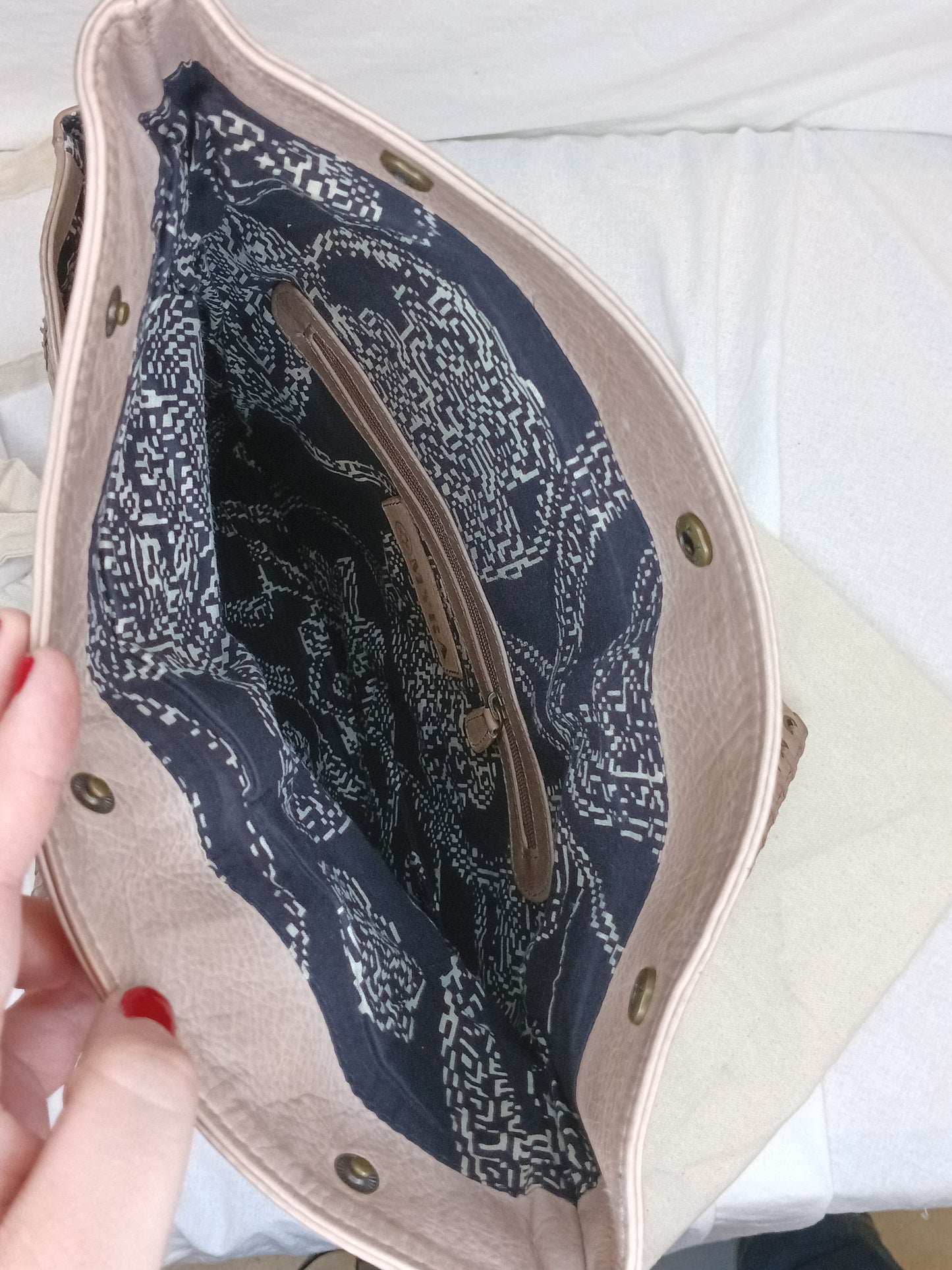 Myra Crossbody