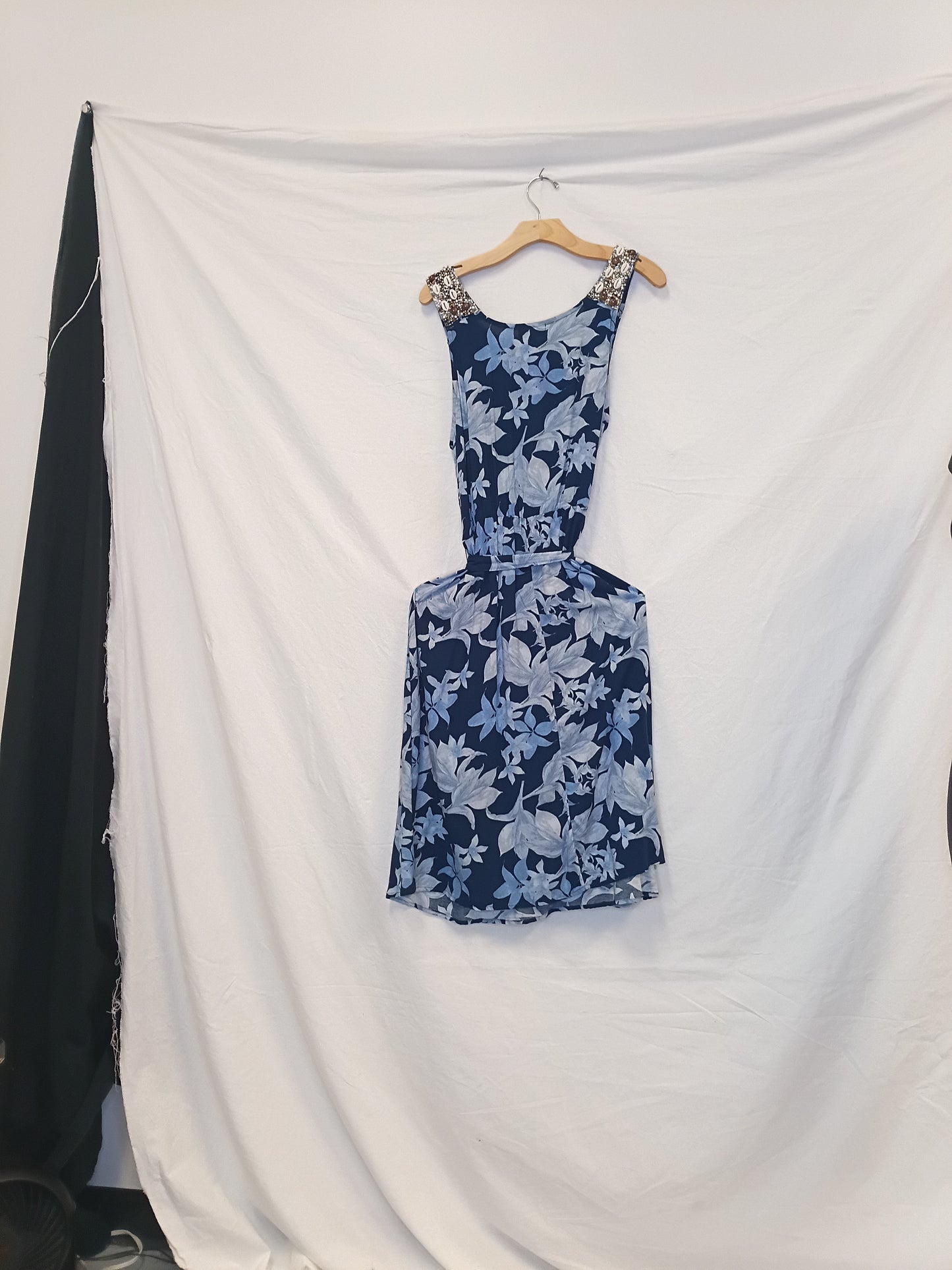 Cloth & Portrait Midi Dress