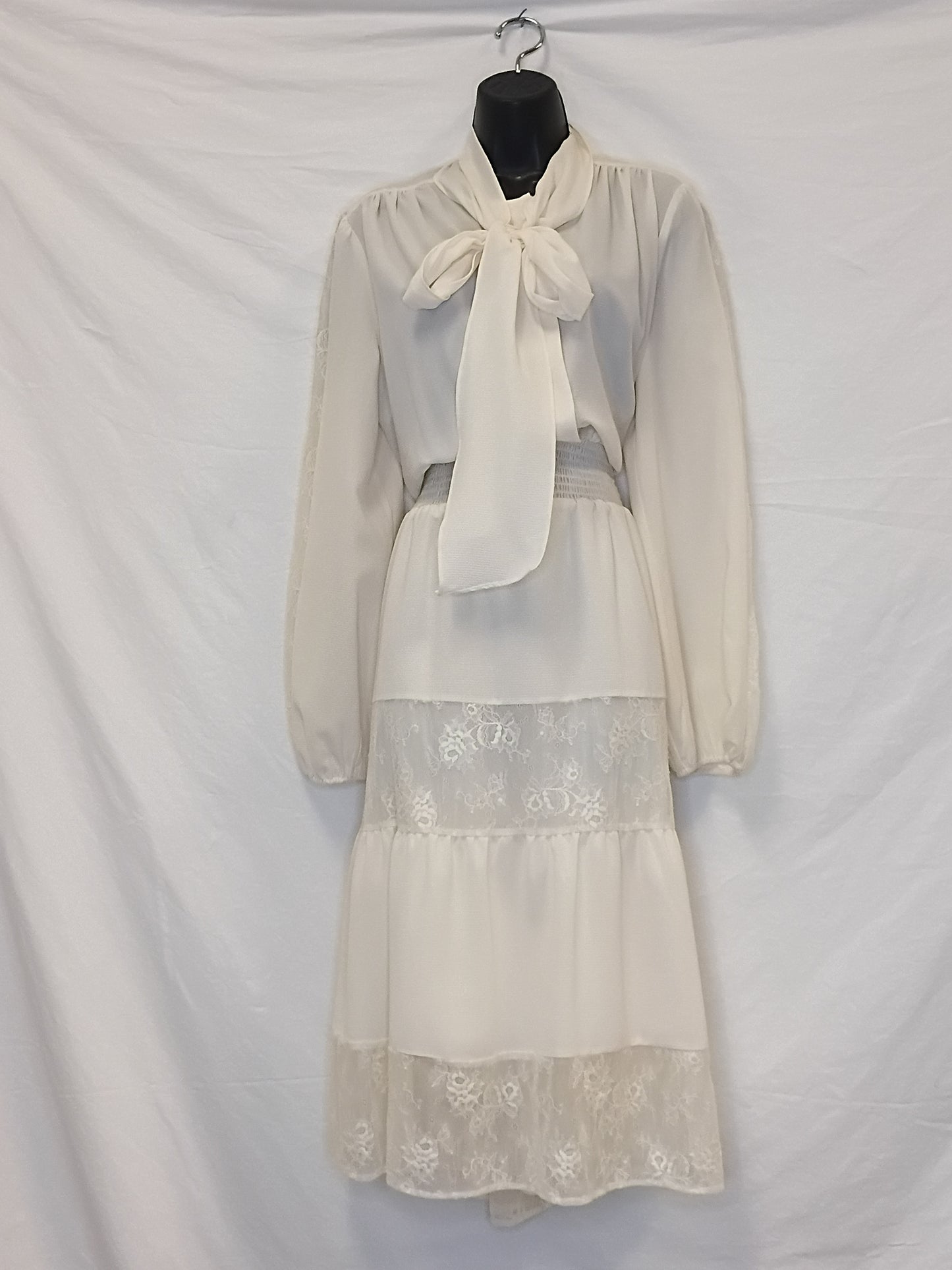Eva Mendes Maxi Lace
