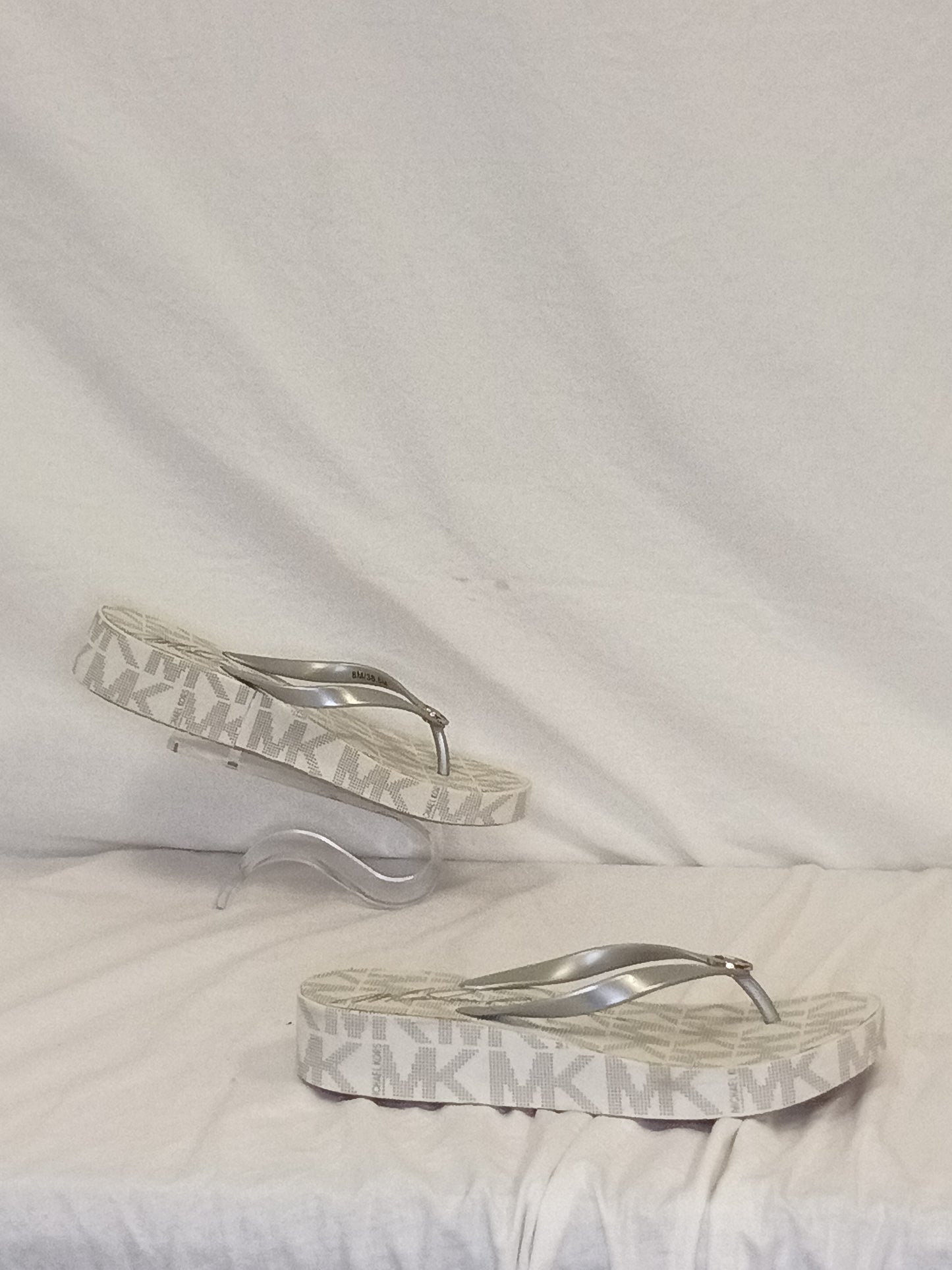 Michael Kors Signature Flip-flop
