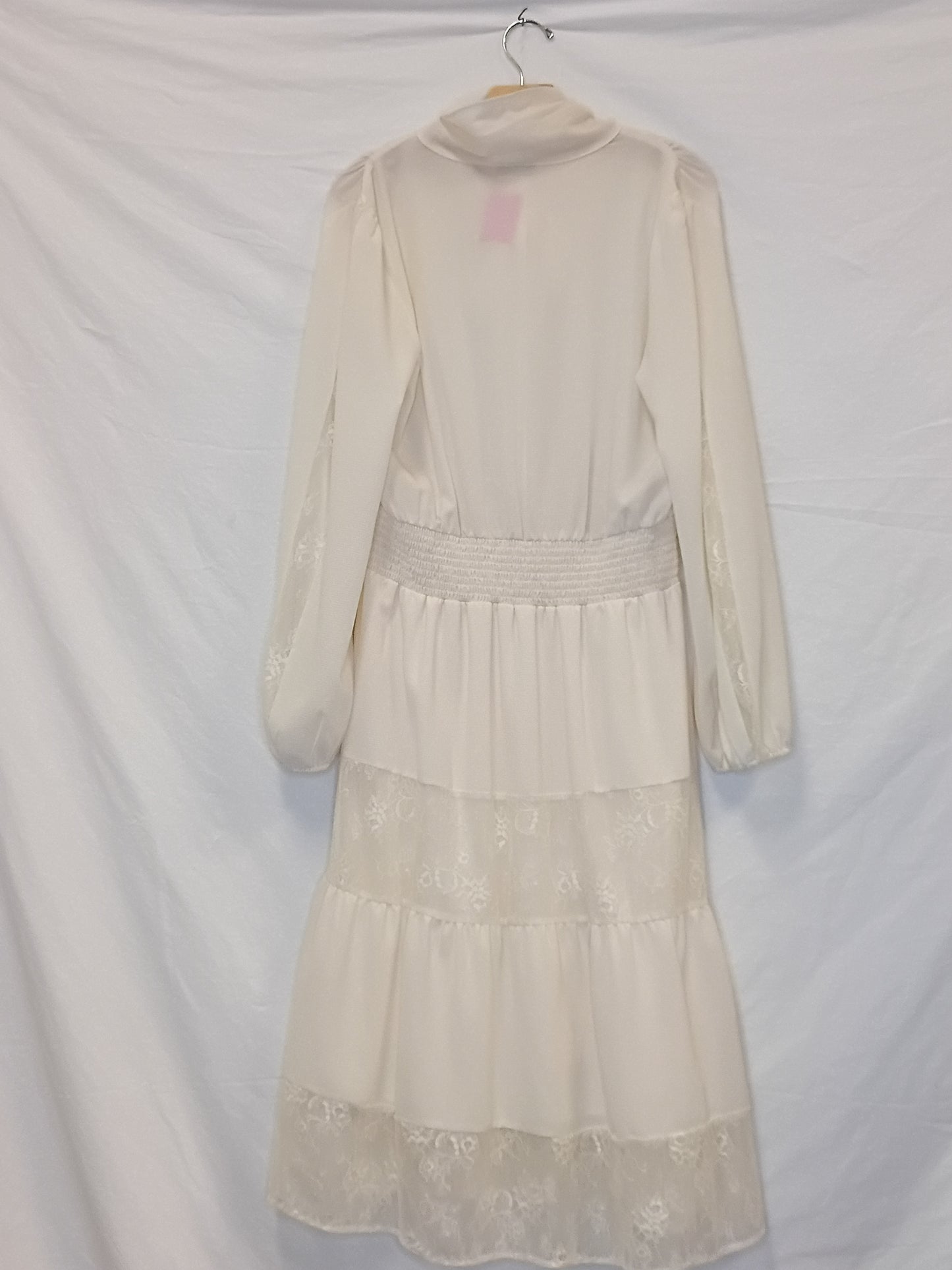 Eva Mendes Maxi Lace