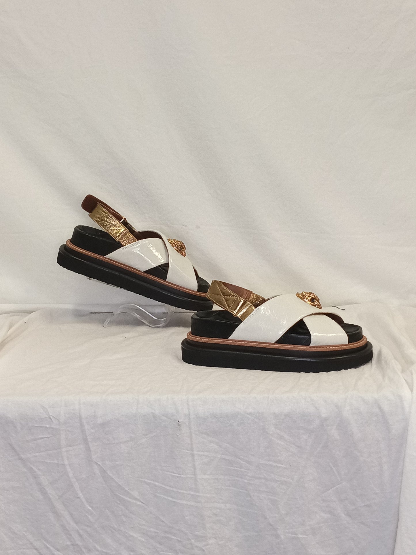 Kurt Geiger NWOT Orson Cross Strap Sandals