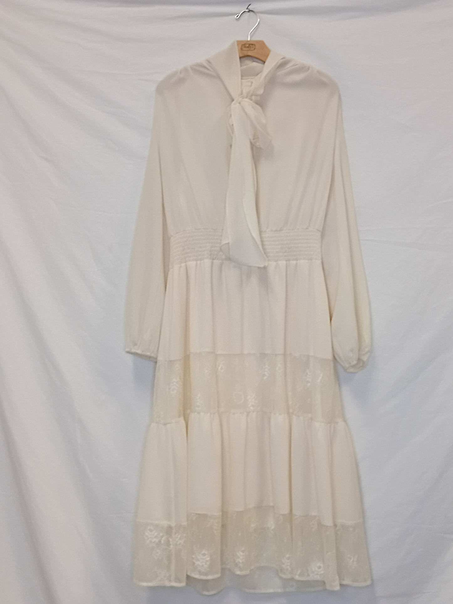 Eva Mendes Maxi Lace