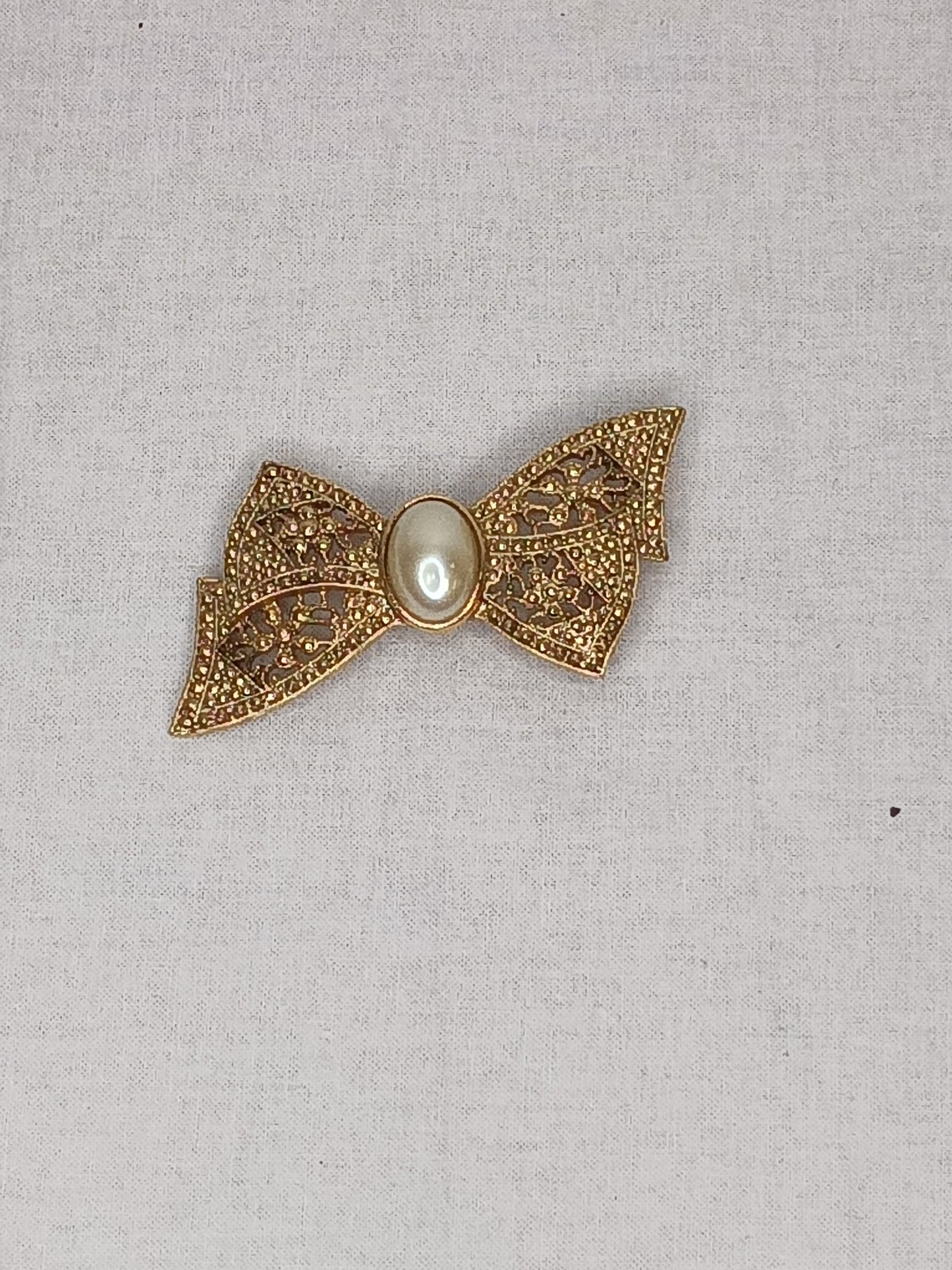 Metal Lace Bow Pin