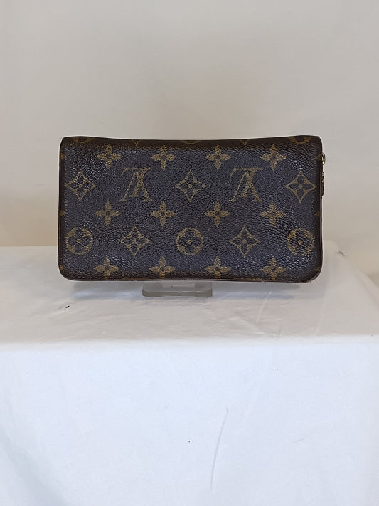 Louis Vuitton Zippy Wallet